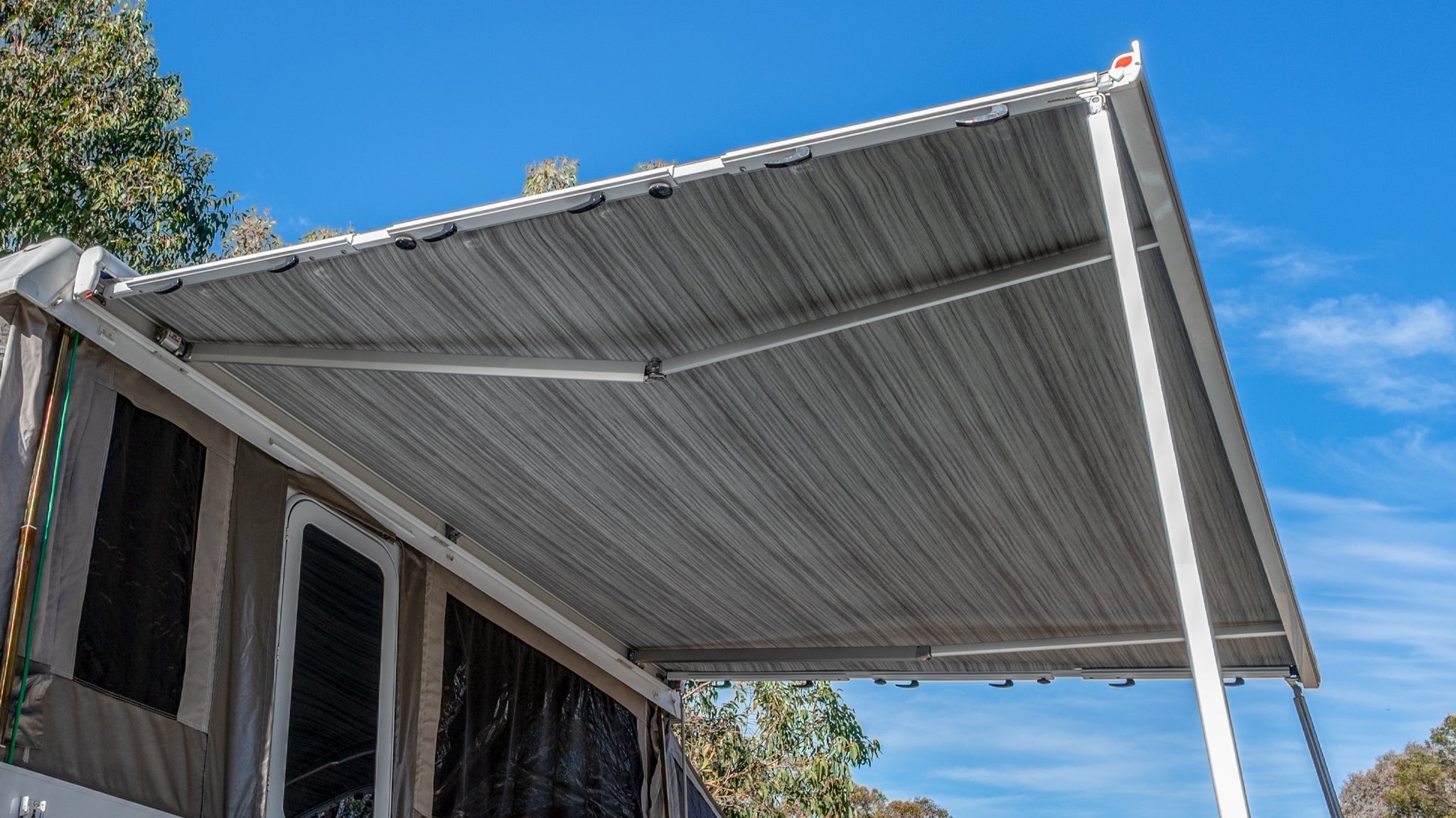 Inflatable Awnings vs Traditional Awnings: Which Suits Your Caravan?
