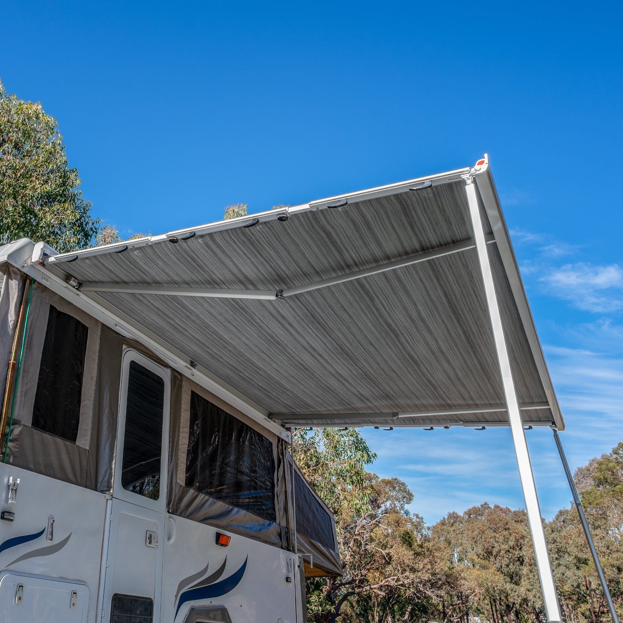 Inflatable Awnings vs Traditional Awnings: Which Suits Your Caravan?