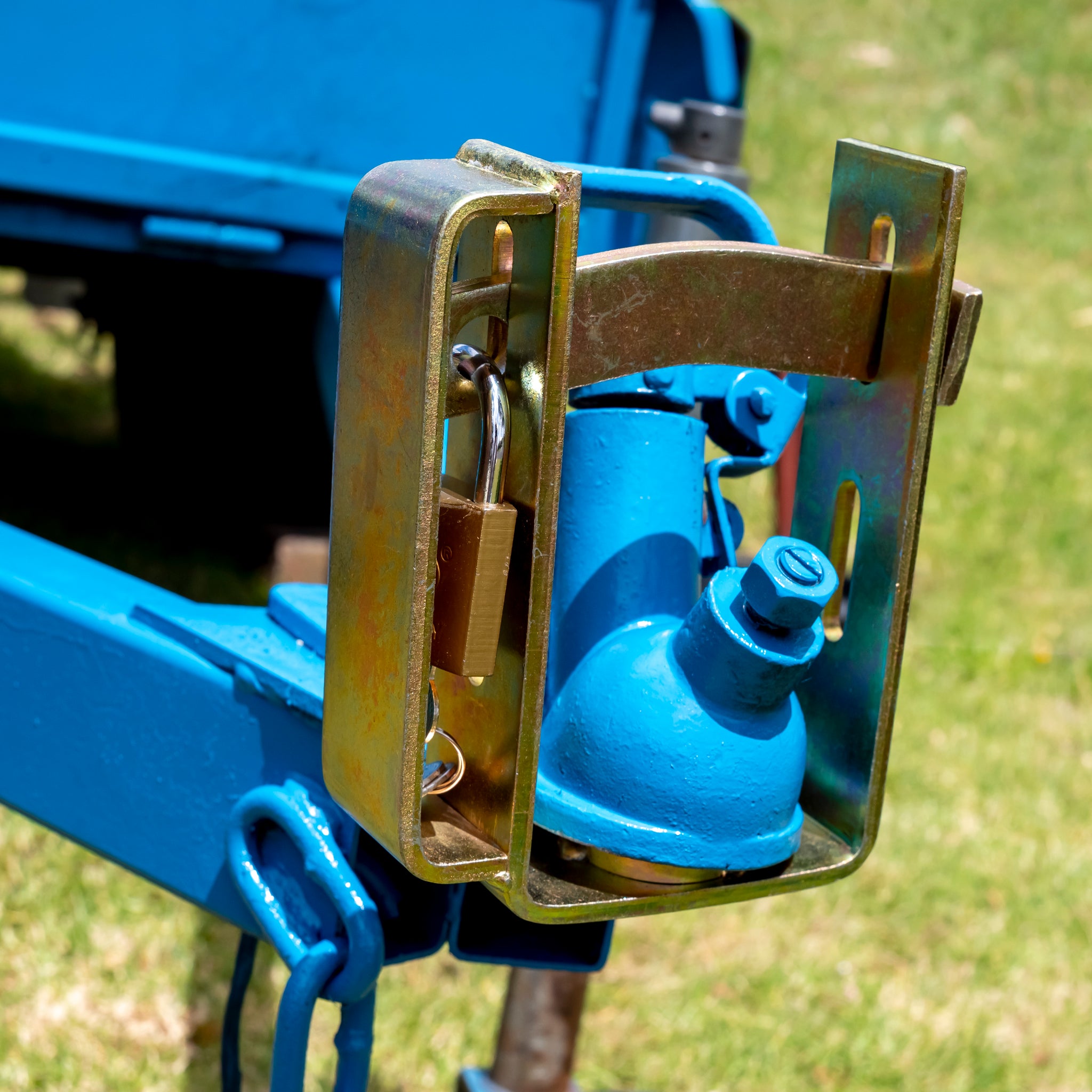 Trailer Hitch Lock - Xtend Outdoors